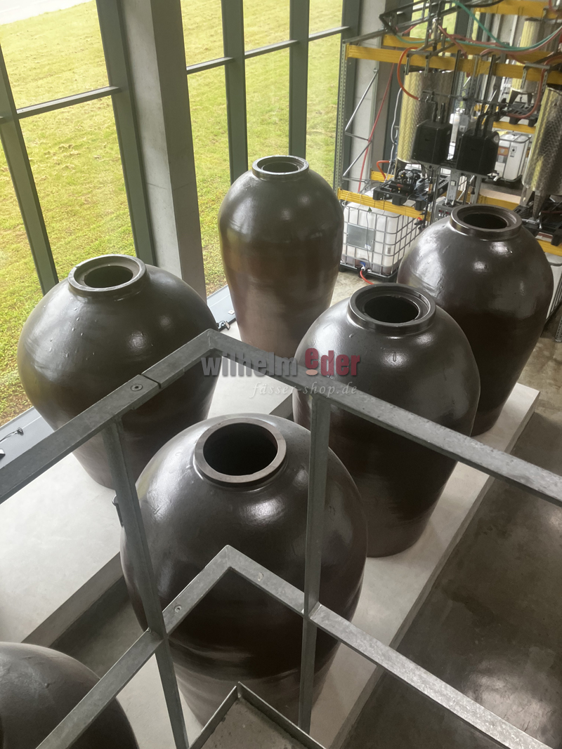 Amphore historique en grès cérame de 2 500 à 3 000 litres